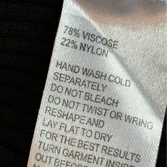 Medium Ribbed Knit Sleeveless Top- David Findlay - Picture 4 of 5